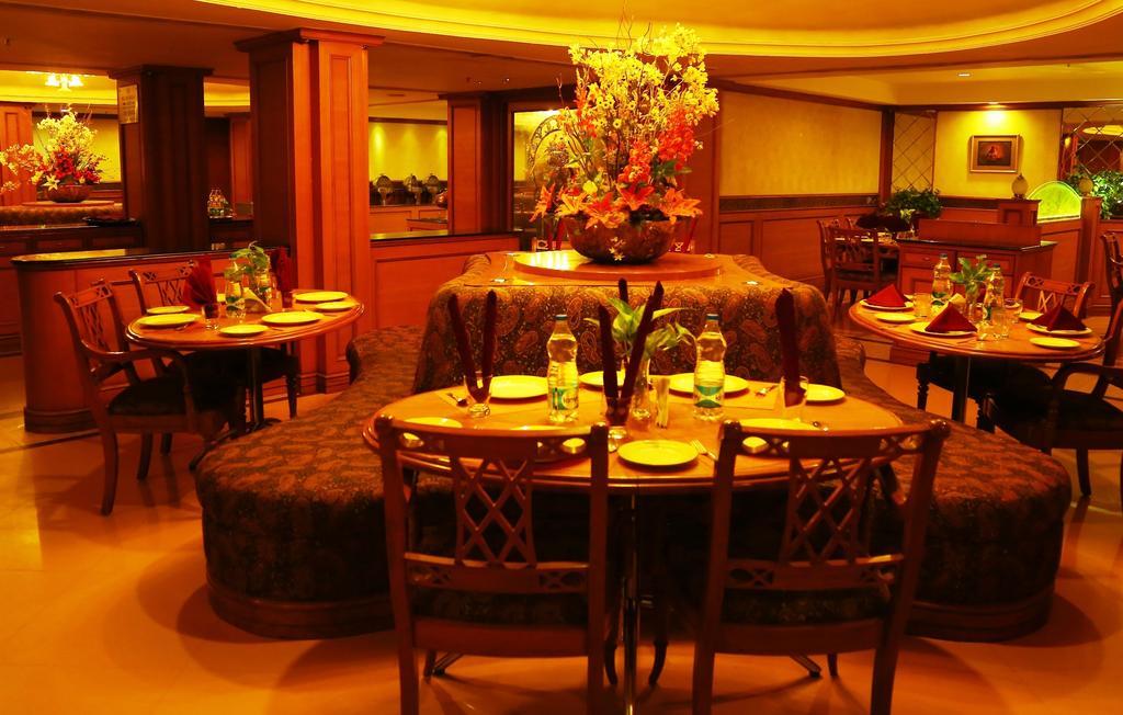 Kences Hotel -Opp Apsrtc Bus Stand Tirupati Extérieur photo