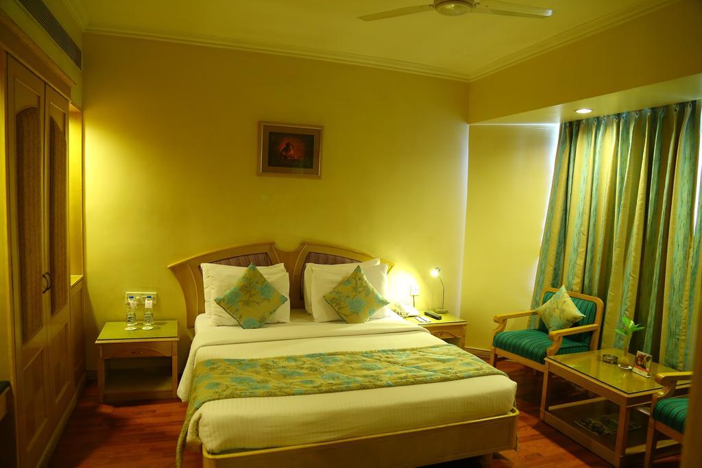 Kences Hotel -Opp Apsrtc Bus Stand Tirupati Extérieur photo