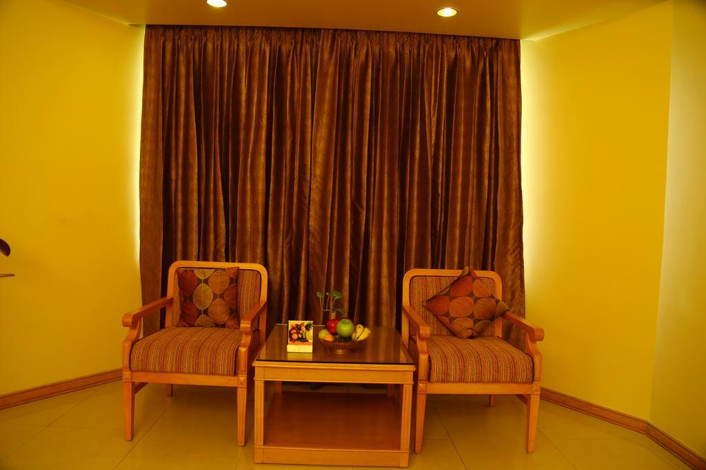 Kences Hotel -Opp Apsrtc Bus Stand Tirupati Extérieur photo