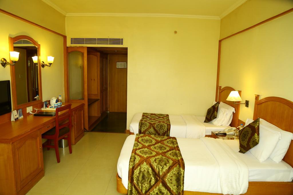 Kences Hotel -Opp Apsrtc Bus Stand Tirupati Extérieur photo