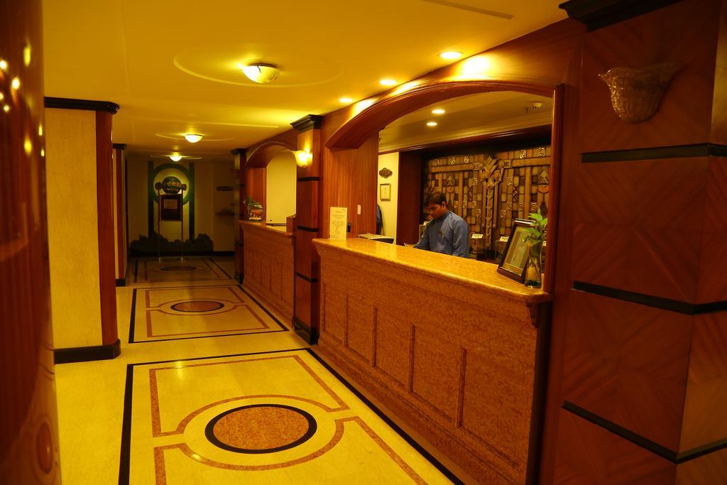 Kences Hotel -Opp Apsrtc Bus Stand Tirupati Extérieur photo