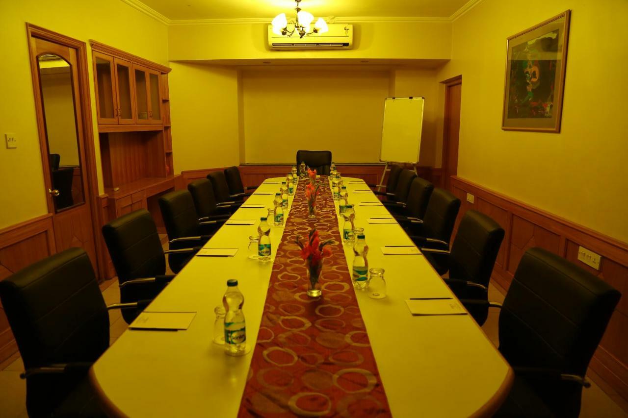 Kences Hotel -Opp Apsrtc Bus Stand Tirupati Extérieur photo